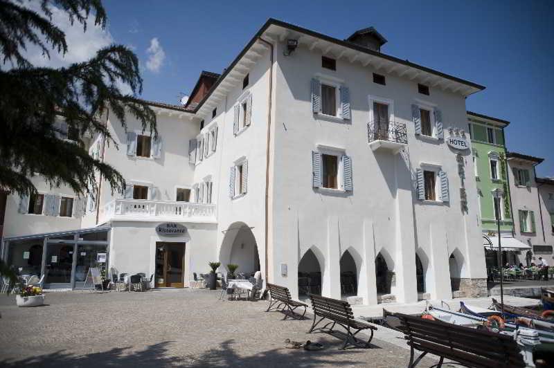 Hotel Geier Torbole Sul Garda Esterno foto